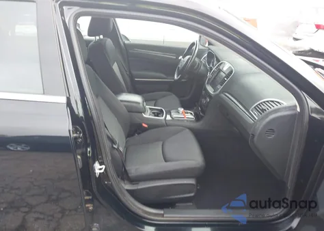 2019 Chrysler 300 Touring z USA, uszkodzony, nr VIN 2C3CCAAG7KH601334